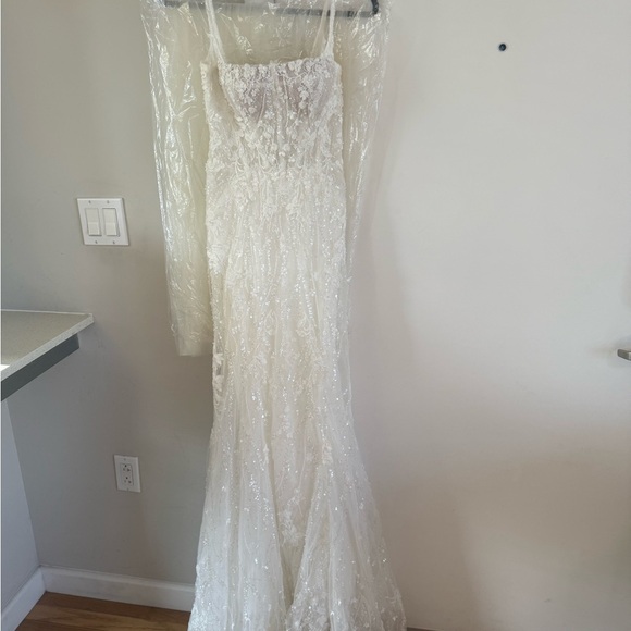 Martina Liana 510 designer Women's Wedding Dress Size 8 (USA 6) with veil - Picture 3 of 16